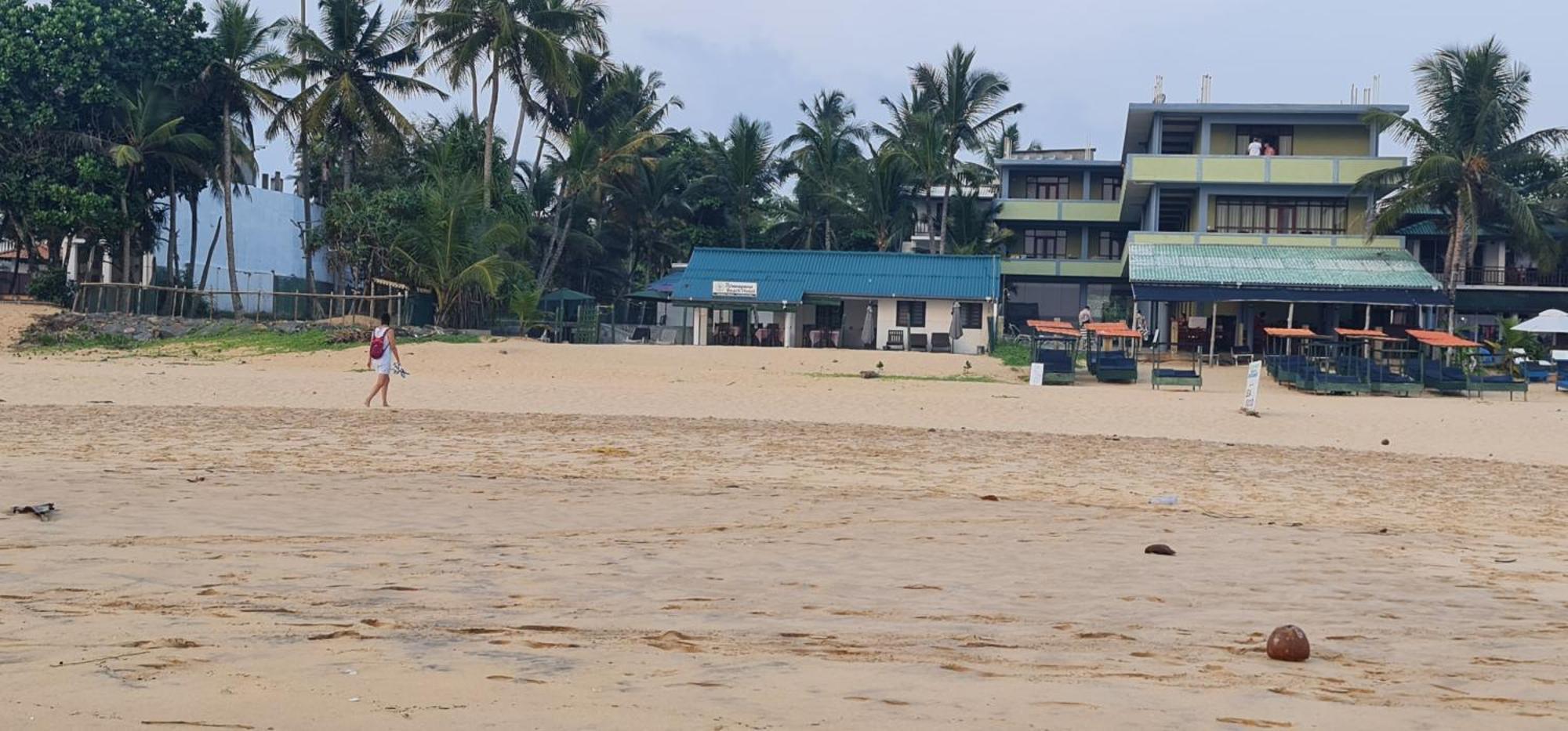 Thiranagama Beach Hotel 히카두와 외부 사진